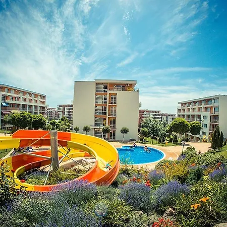 Sea Coast - 17 Pools Included شقة